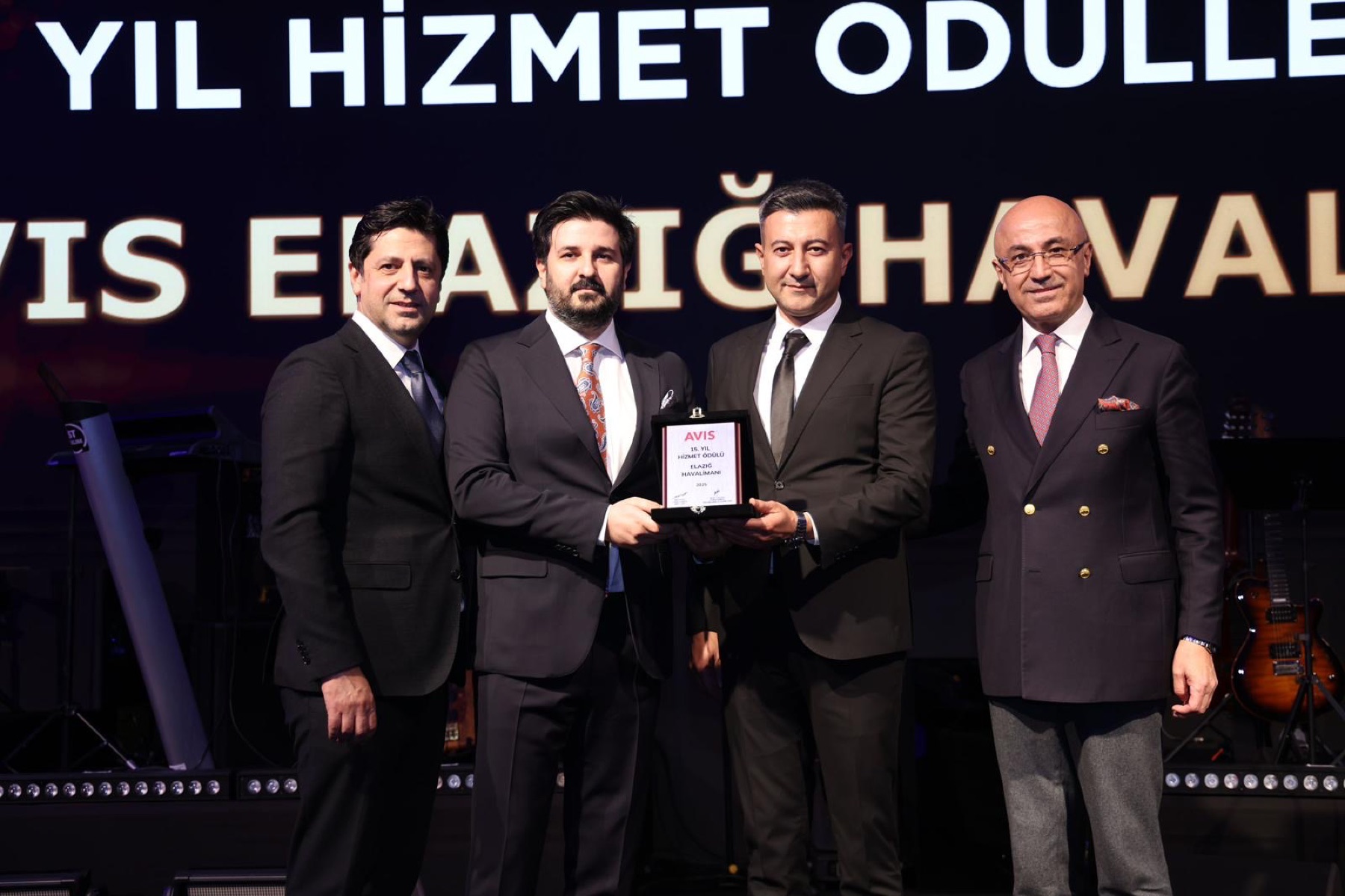 Avis Elazığ Havalimanı 15. Yıl Hizmet Ödülü töreninde Erkan Çetinkaya, İnan Ekici, Fethi Ahmet Doğan ve Mert Atılgan